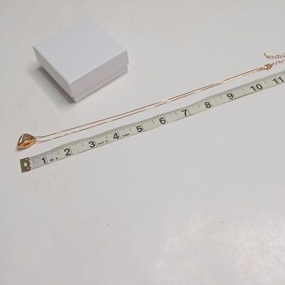 Elegant Gold Pendant Necklace - Picture 5 of 5